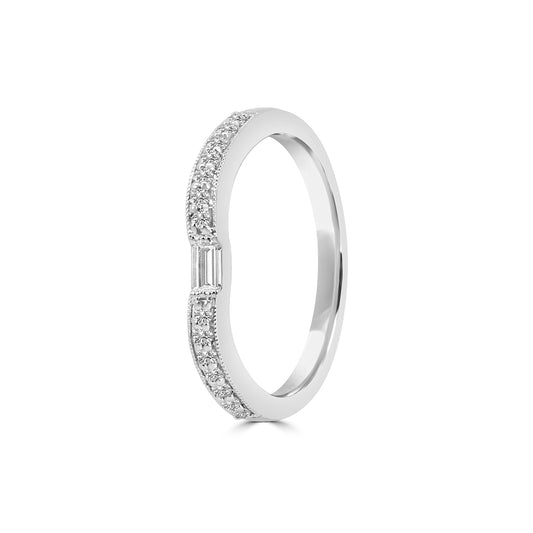 14KR 0.25 Ctw Curved Centered Baguette with Milgrain Diamond Band